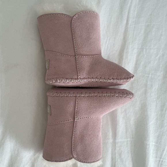 UGG Baby booties - pink - like new - Picture 4 of 7